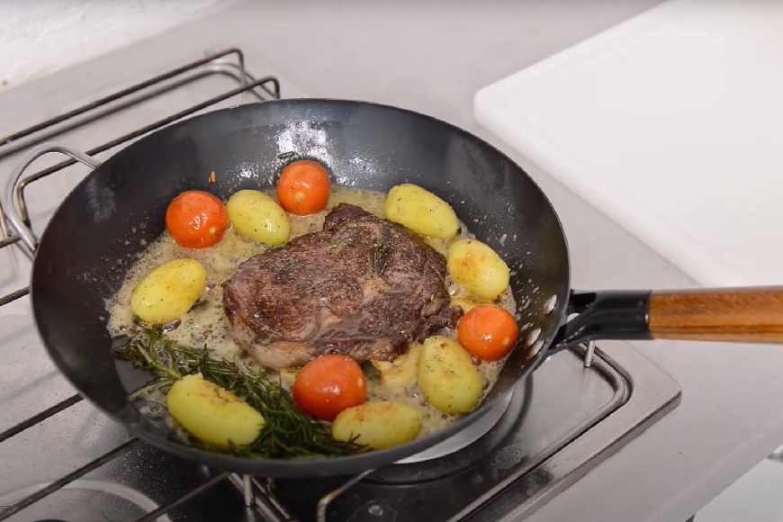 Recette de steak à la poêle en acier au carbone : Le guide ultime